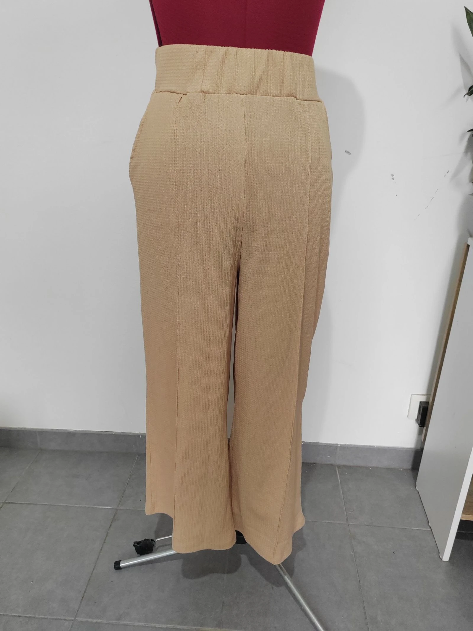 Pantalon fluide a jambes larges 